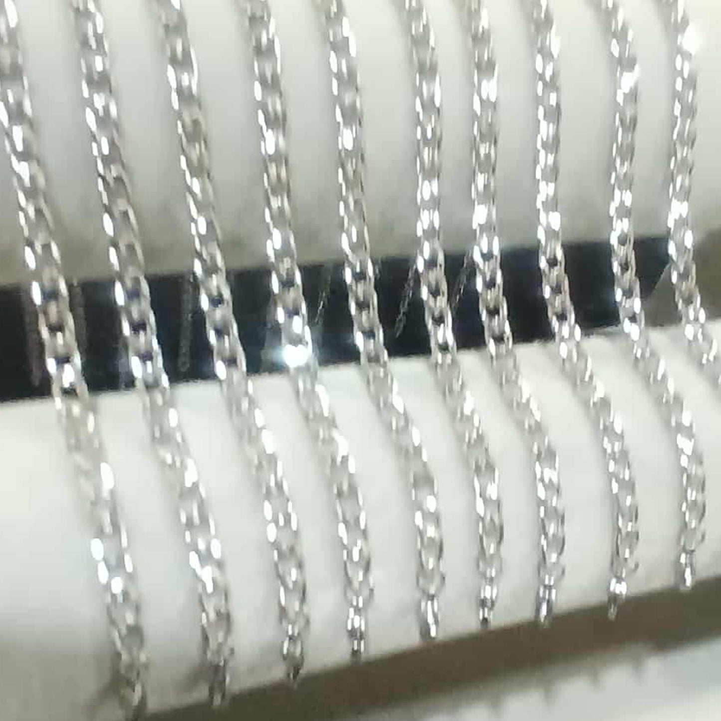 สร้อยข้อมือลายเลท สีเงิน Y066