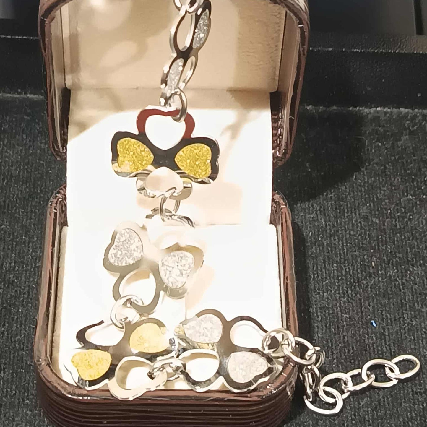 สร้อยข้อมือใบโคฟเวอร์สองสี Y050