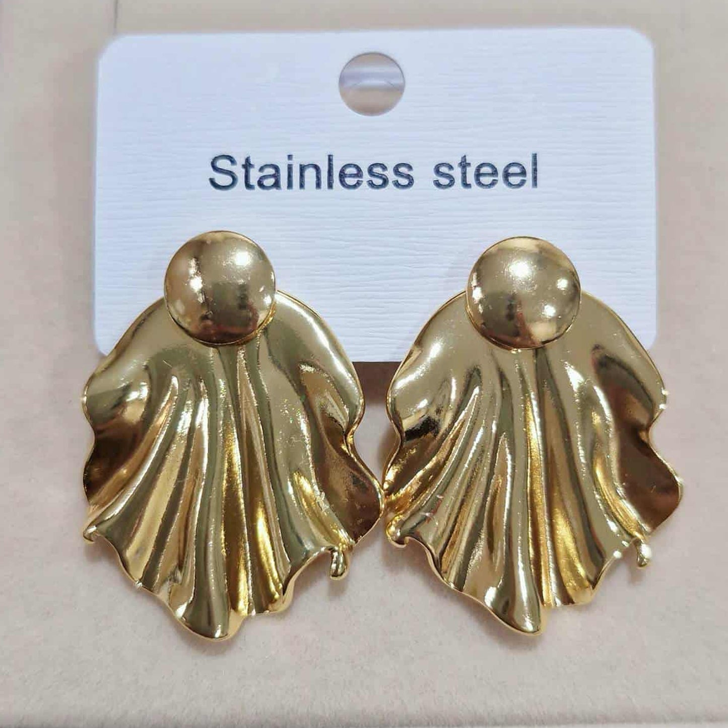 ต่างหูสีทอง คละลาย Y071