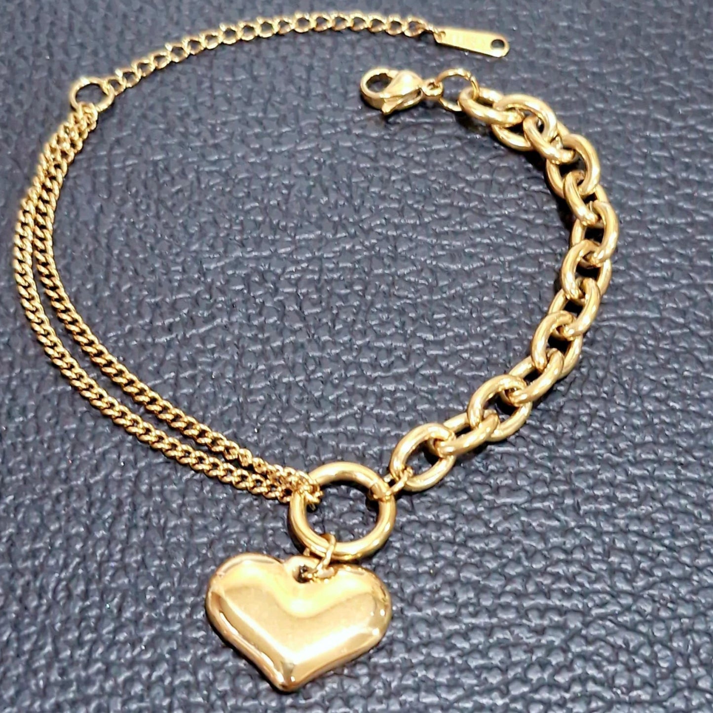 สร้อยข้อมือรูปหัวใจ Y001