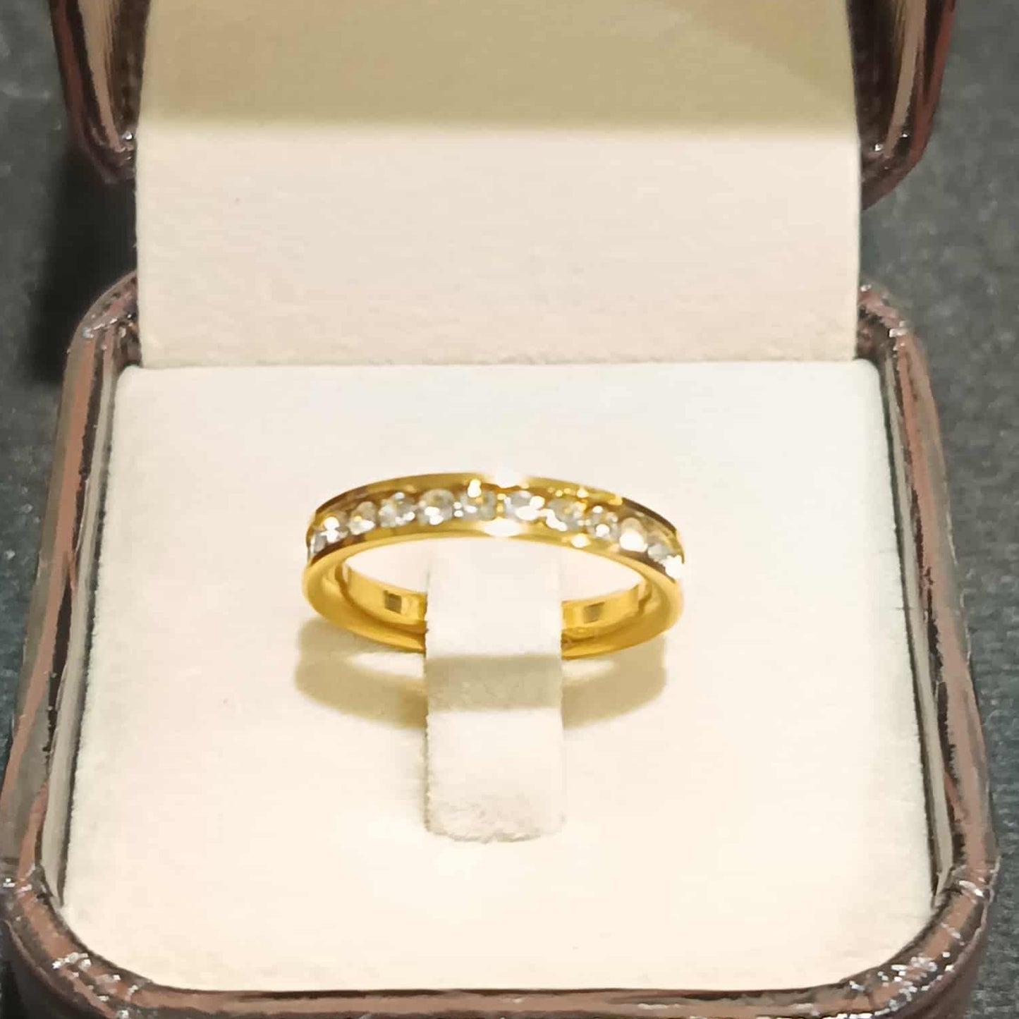 แหวนเพชรล้อมAสีทอง Y024