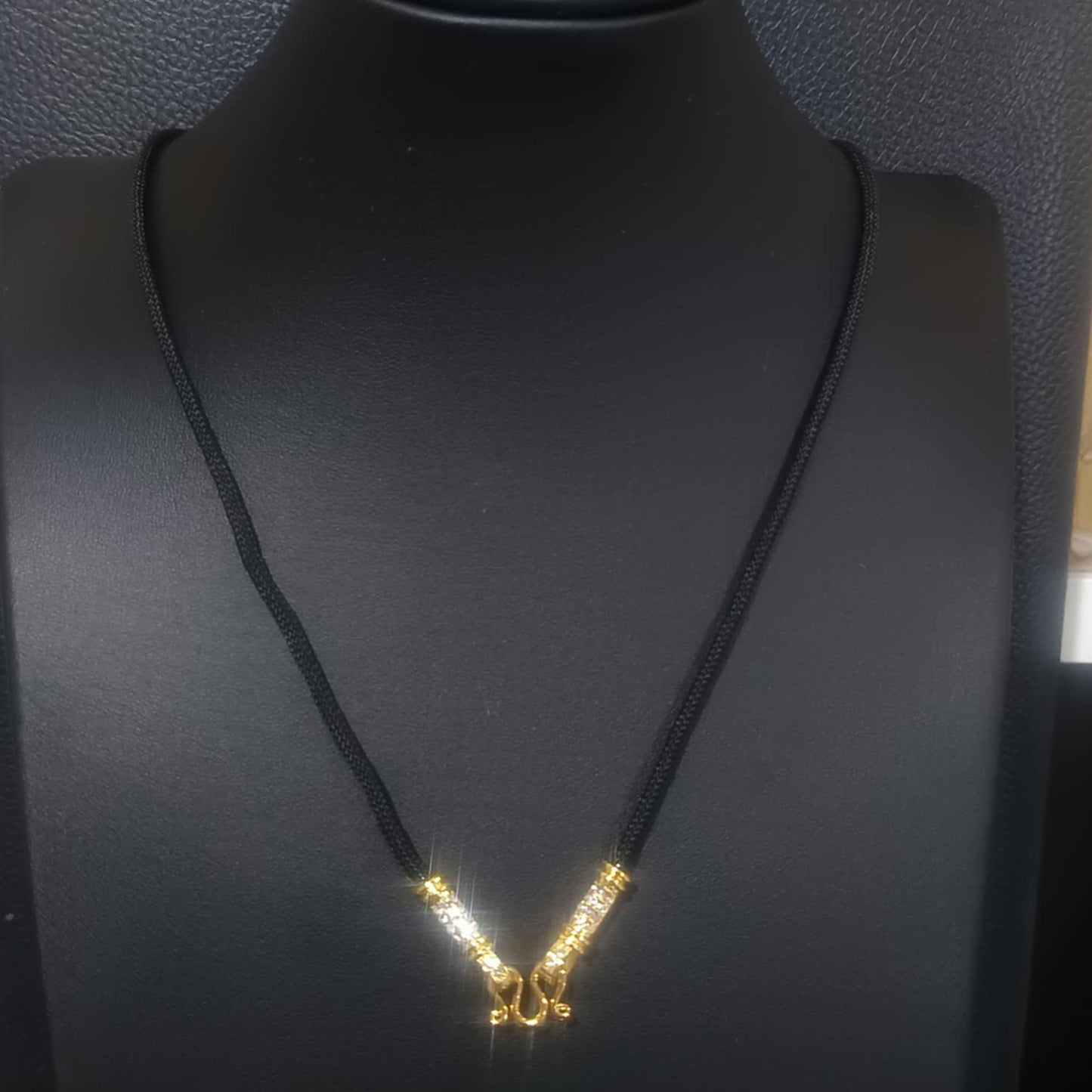 สร้อยขั้วเพชรแบบตะขอสีทอง Y058