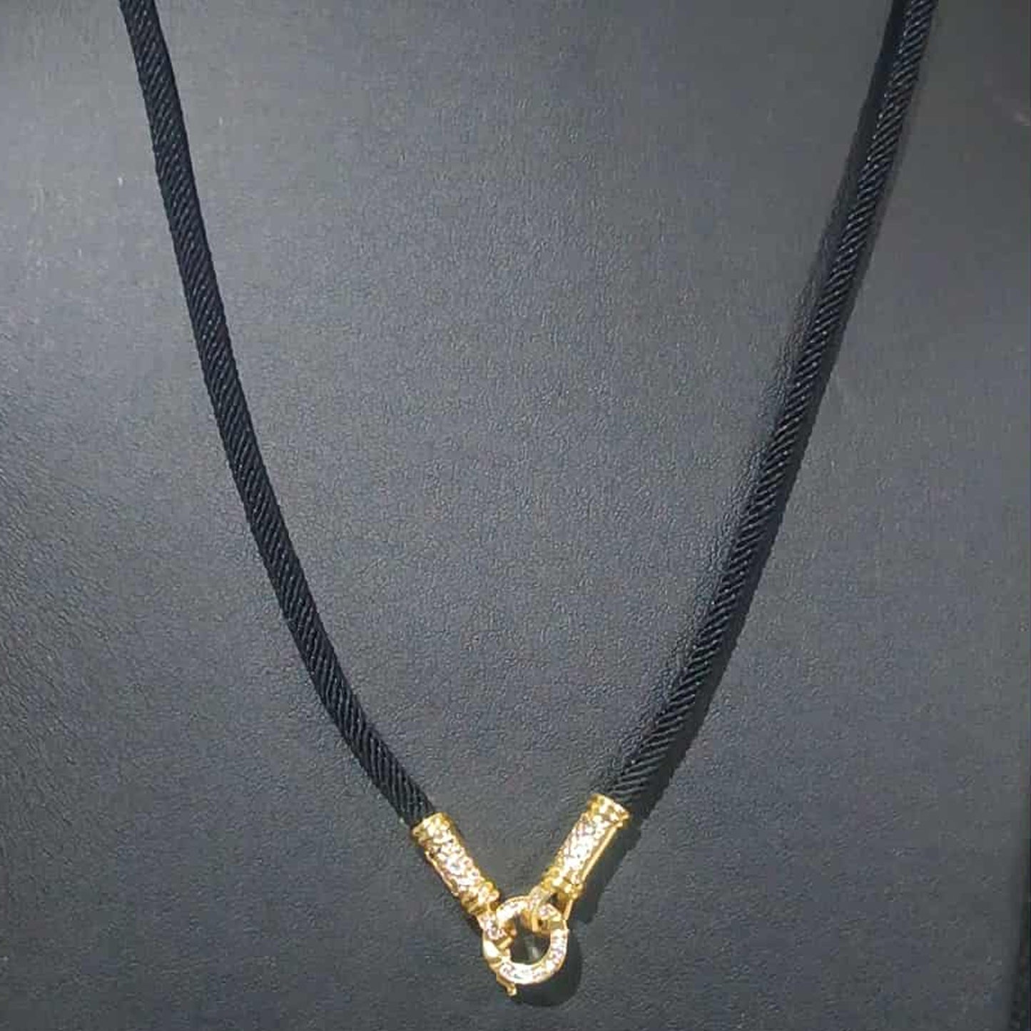 สร้อยขั้วเพชรแบบห่วงกลมสีทอง Y060