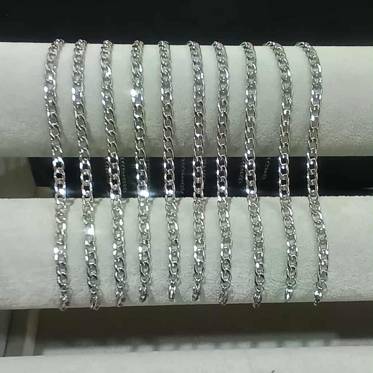 สร้อยข้อมือลายเลท สีเงิน Y066