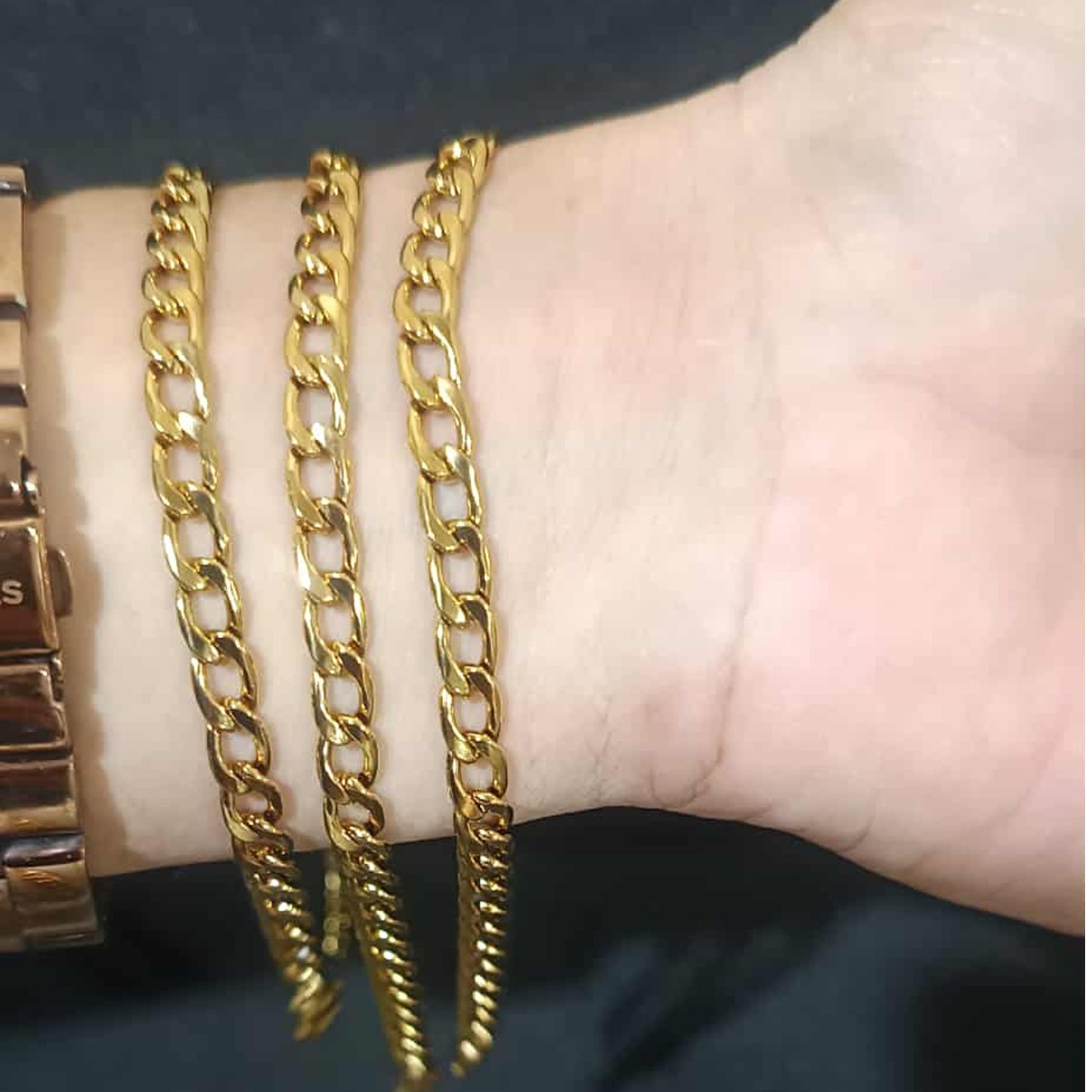 สร้อยข้อมือลายเลท สีทอง Y065