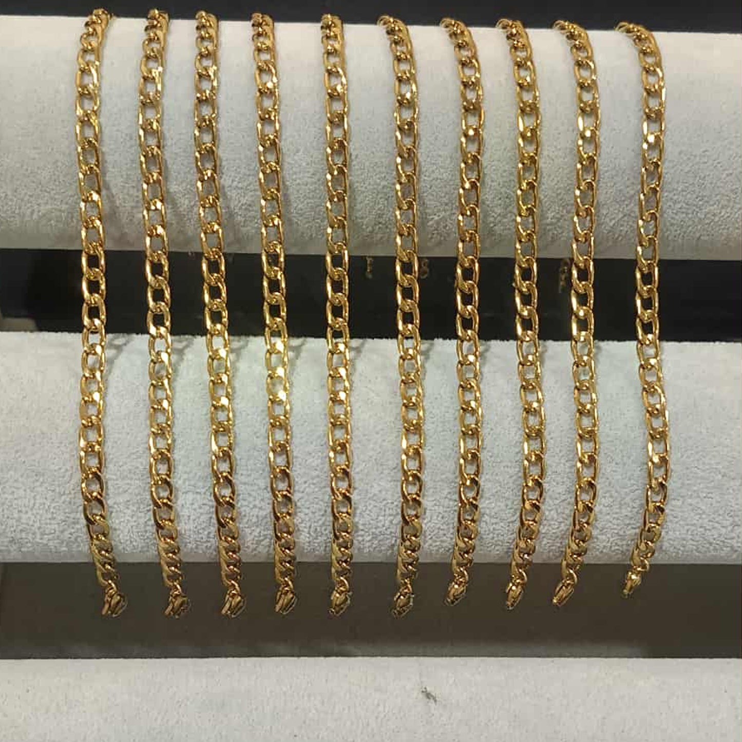 สร้อยข้อมือลายเลท สีทอง Y065