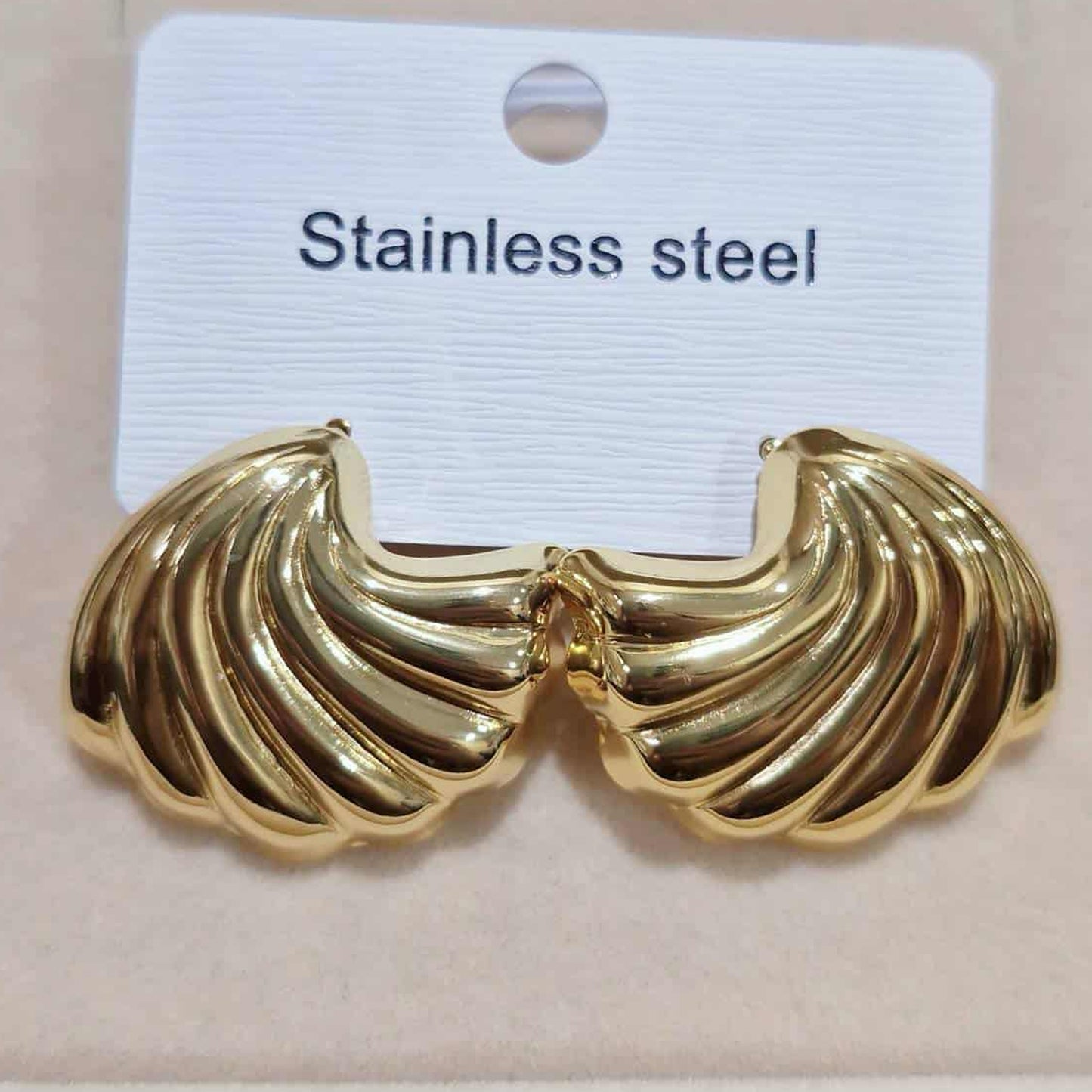 ต่างหูสีทอง คละลาย Y069