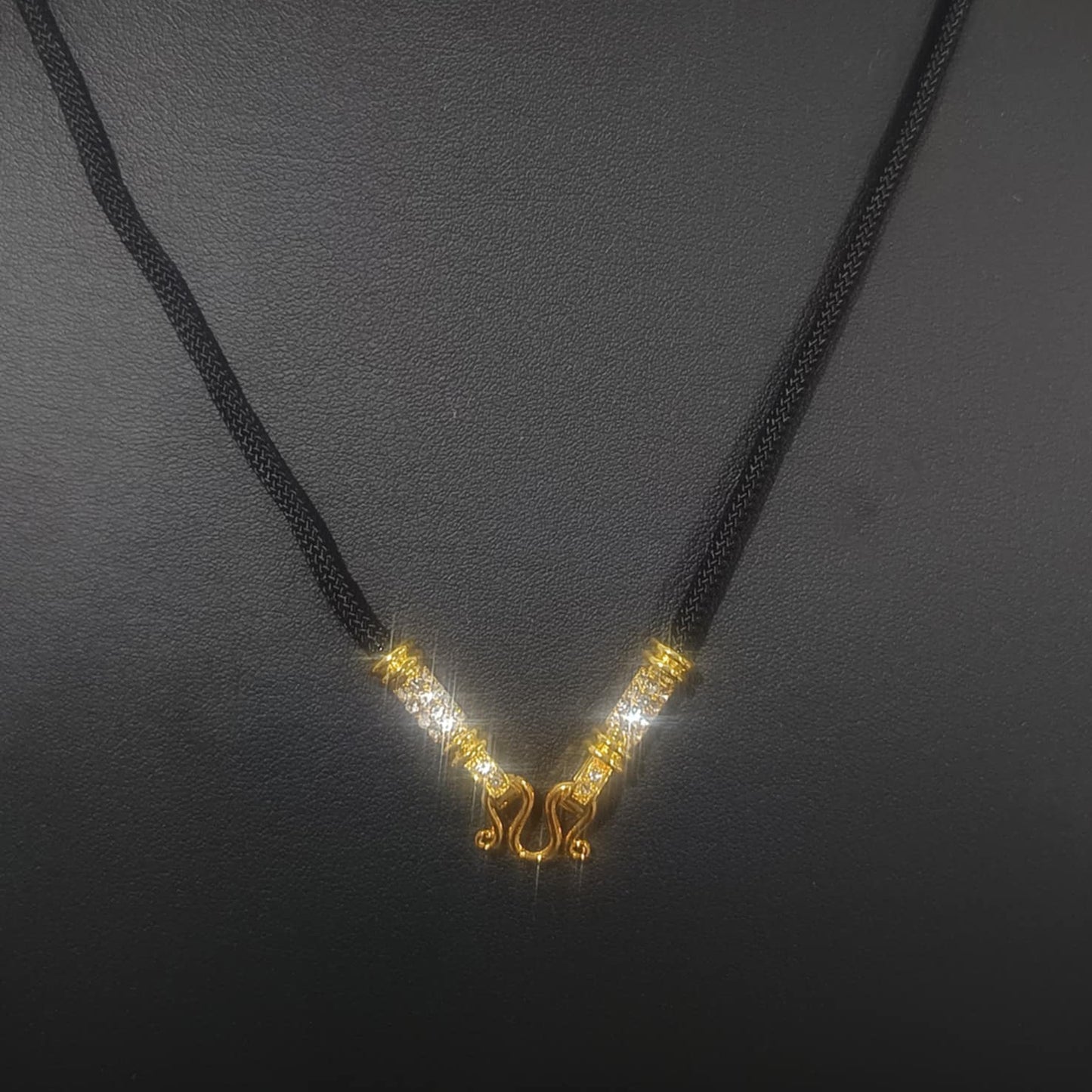 สร้อยขั้วเพชรแบบตะขอสีทอง Y058