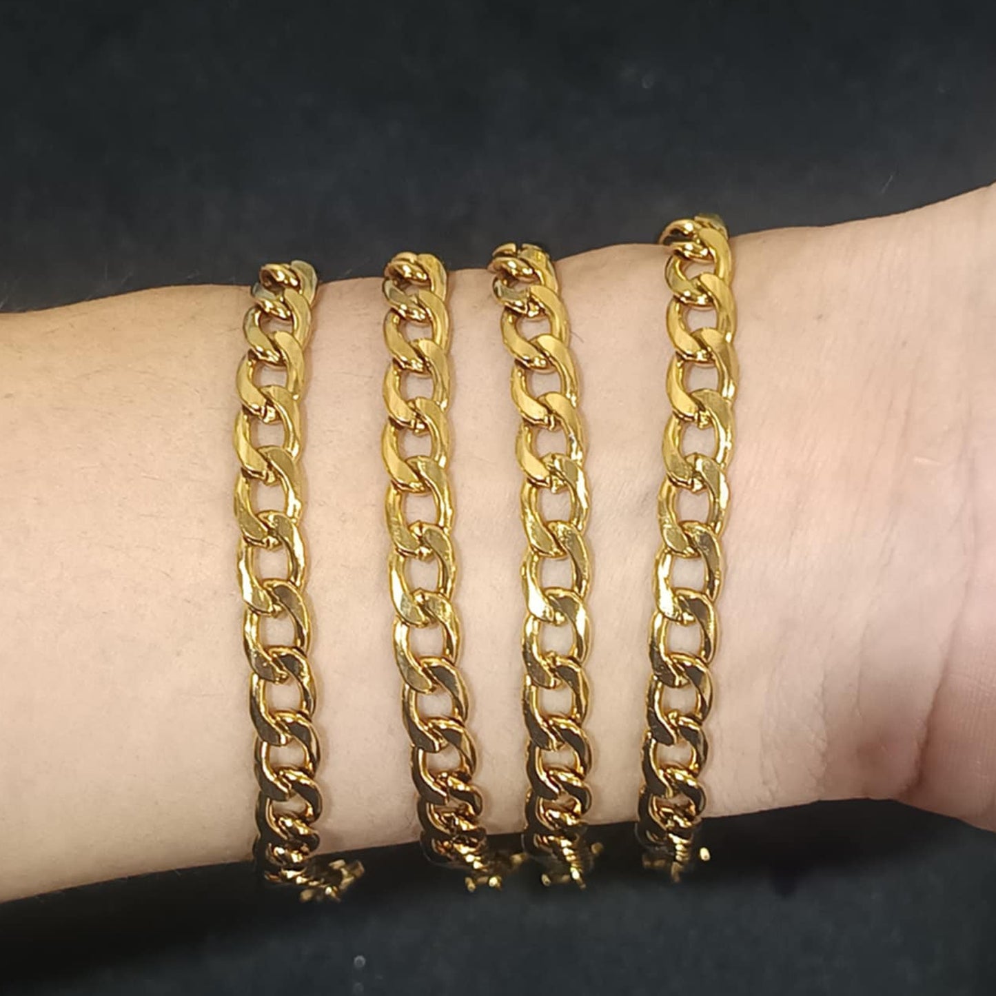 สร้อยข้อมือลายเลท สีทอง Y064