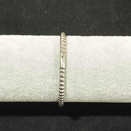 กำไลข้อมือลาย A สีเงิน Y034