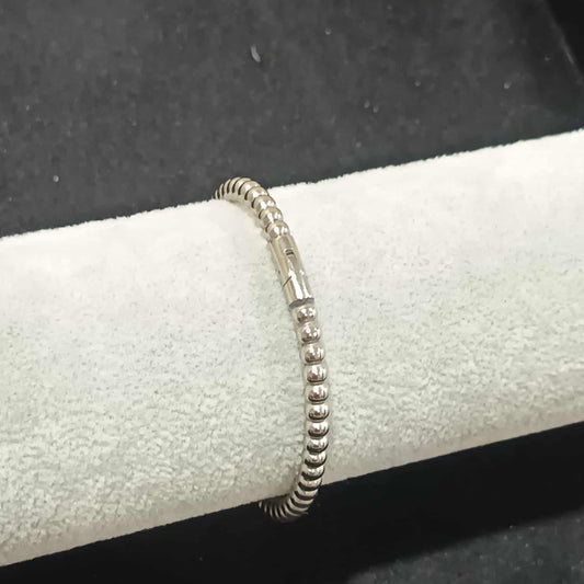 กำไลข้อมือลาย A สีเงิน Y034