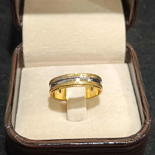 แหวนทองทูโทนลาย B ผ่าตรง Y028