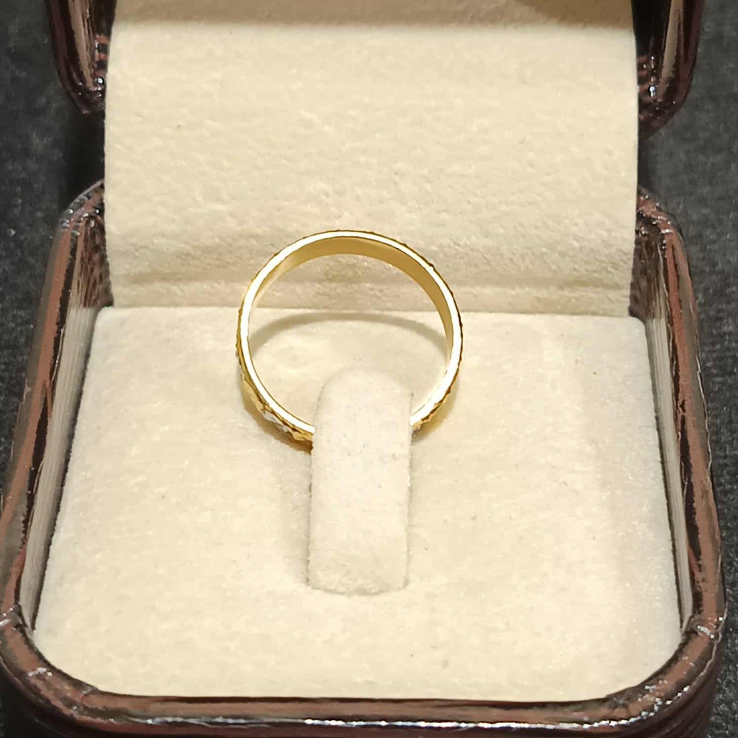 แหวนเพชรล้อมBสีทอง Y025