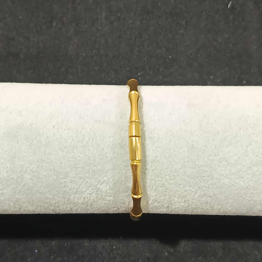 กำไลข้อมือลาย C สีทอง Y037