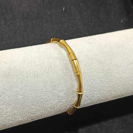 กำไลข้อมือลาย C สีทอง Y037